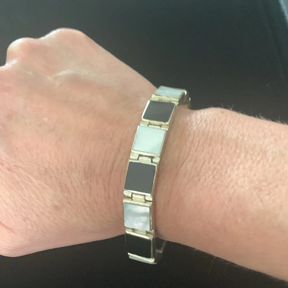 Sterling silver, black Onyx and mother of pearl bracelet - Picture 1 of 10